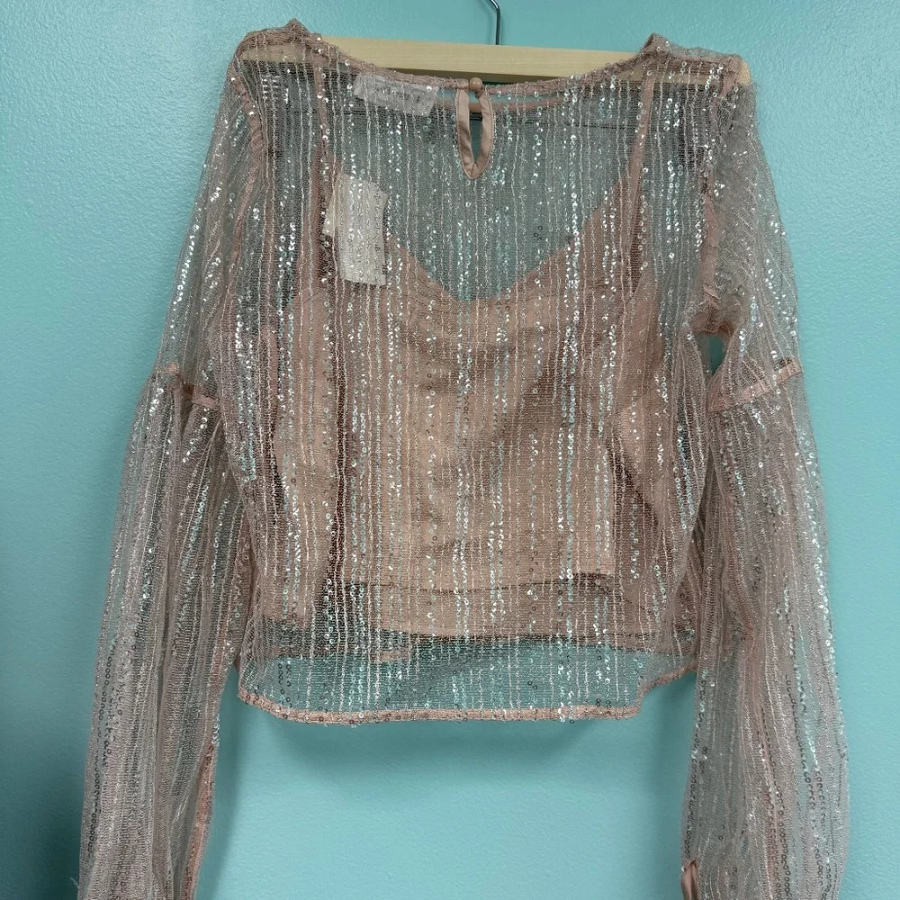 line & dot sequin long sleeve top in light pink size M
